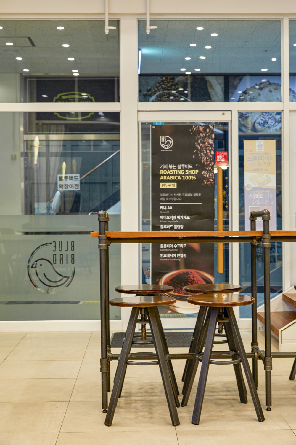 现代时尚的 Bluiverd 多层次贝壳蛋糕咖啡厅设计-21