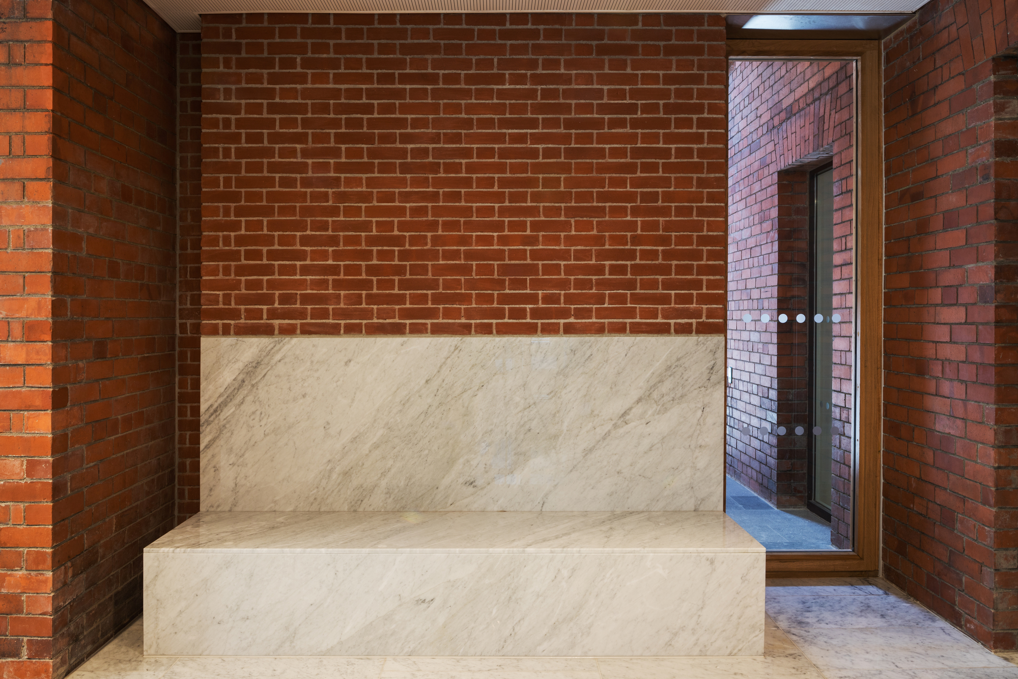 历史遗迹与绿色办公空间的完美融合-23