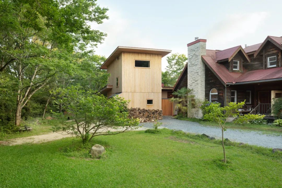 冈山森林中的迷你小屋-9