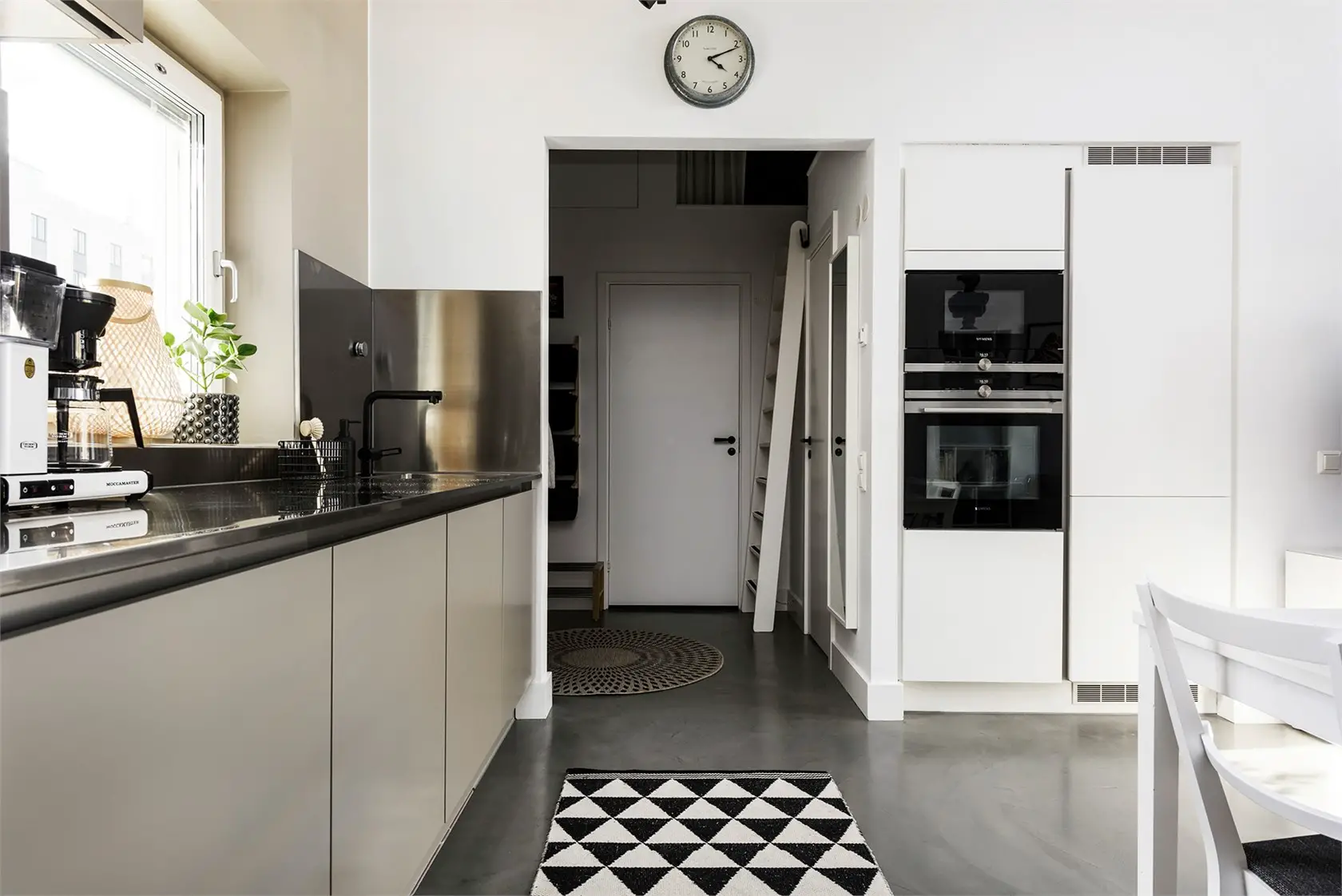 小户型大变身 | 34m2 屋顶露台打造明亮舒适家居空间-6