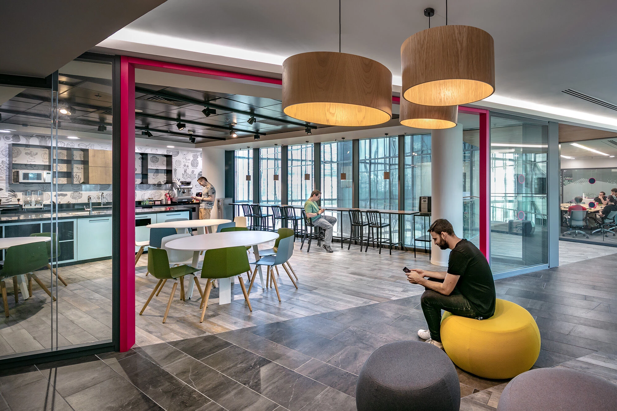 全球 70 个办公室的统一设计风格-35