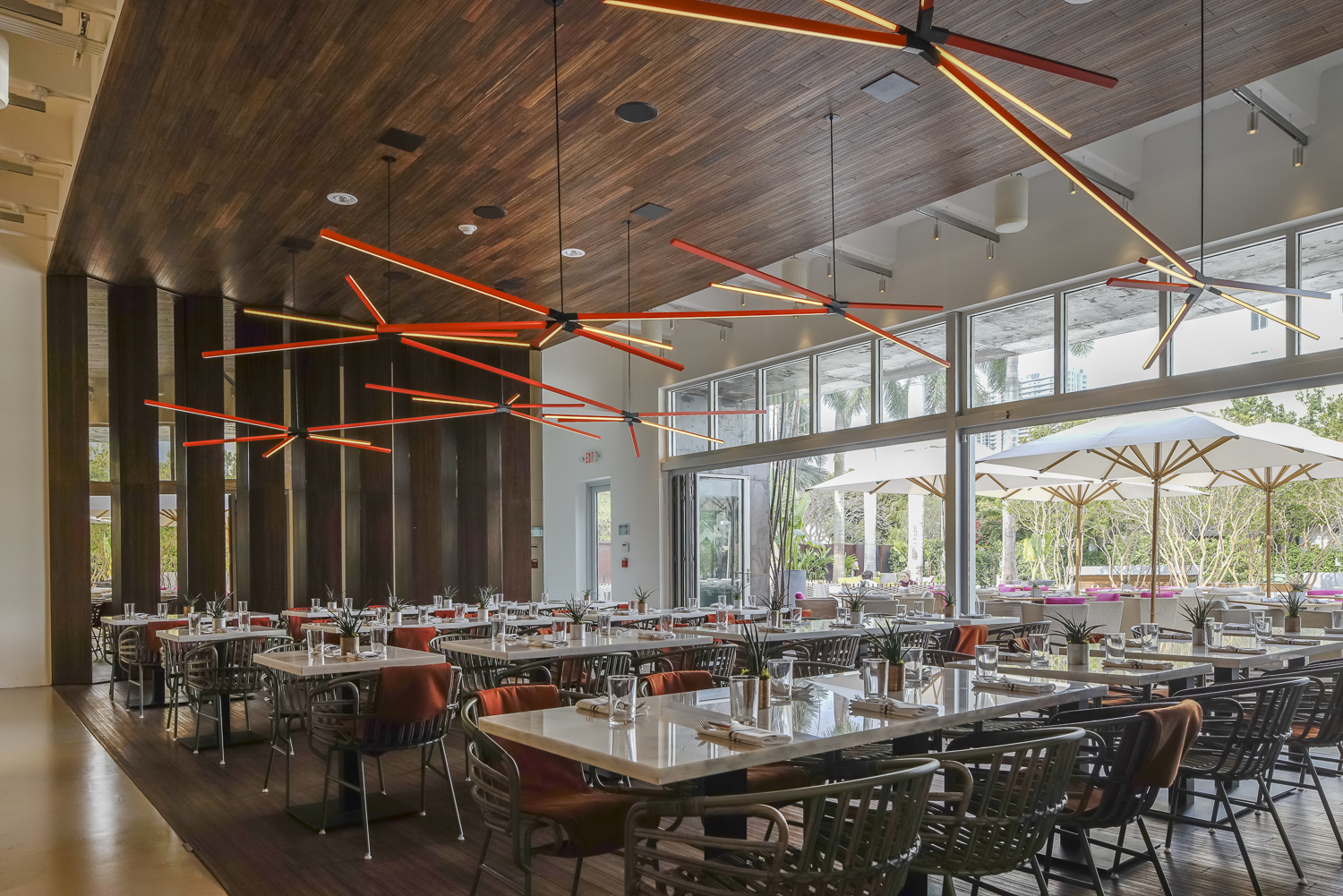 迈阿密“植物食品葡萄酒”餐厅 | 室内外的融合与多感官体验-0