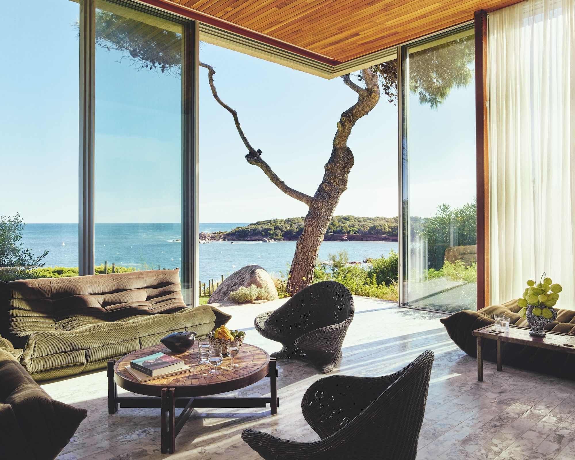 科西嘉岛60年代度假屋改造丨Chloé Nègre-2