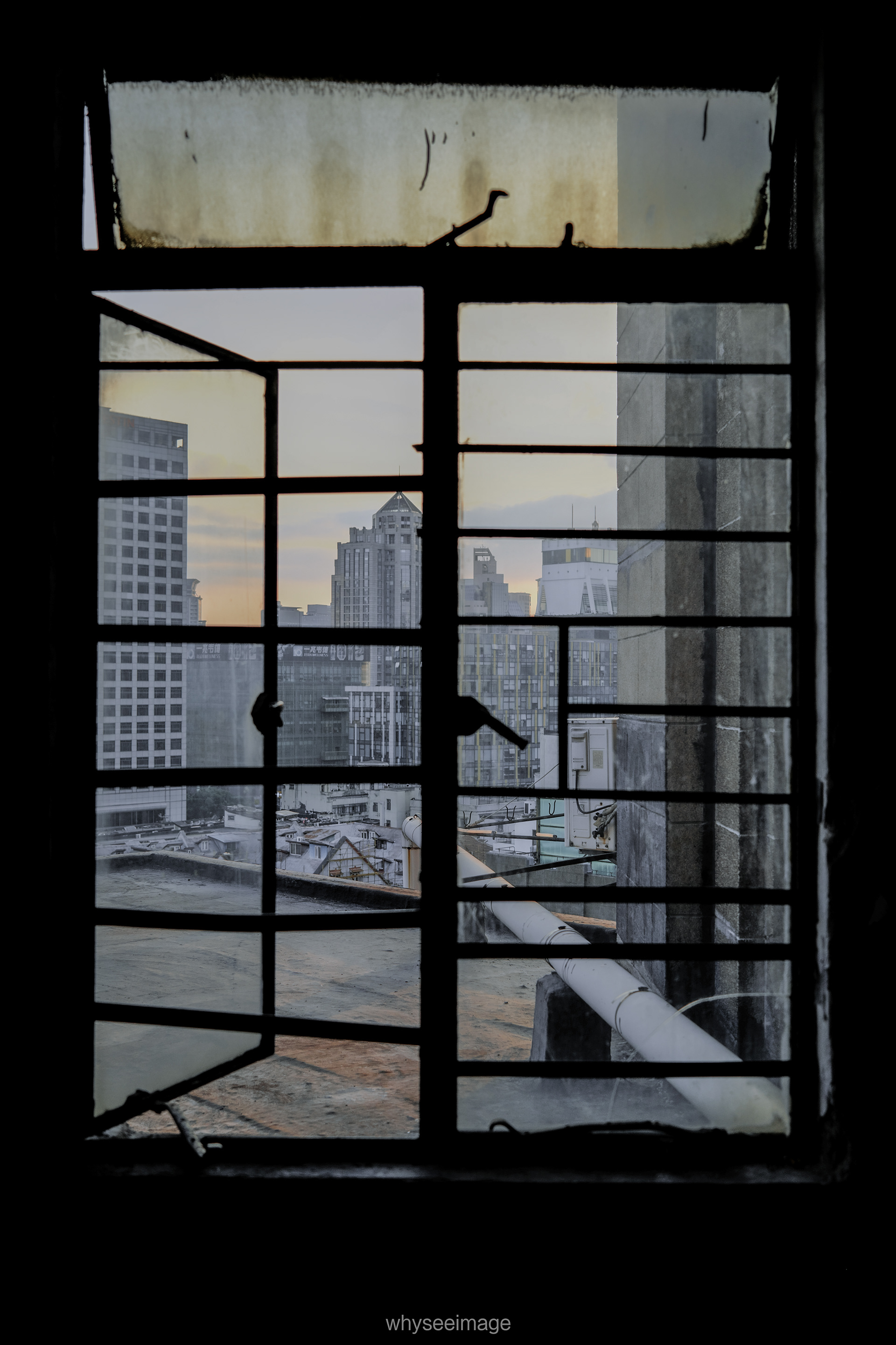 在被框选的画面之外 · 不如回到街头丨中国上海丨whyseeimage-67