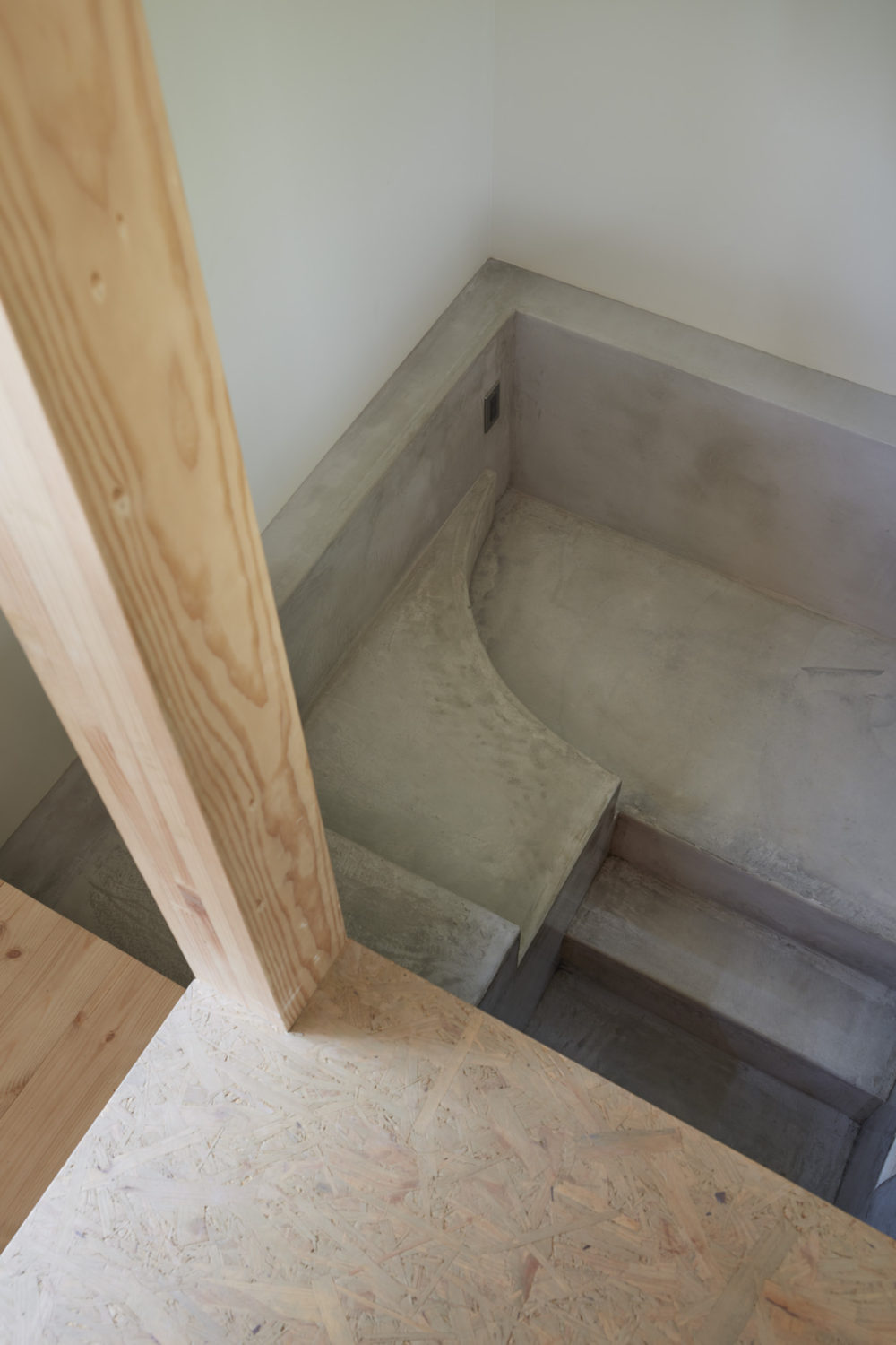 此处Naritahigashi S · sinato推测可能是人名，但sinato可能并非常见规范姓名拼写，且Naritahigashi较为少见，可能是特定外语转写或自创词，难以准确翻译，建议补充更多背景信息目前暂时无法提供准确翻译 丨日本京都丨構造寺戸巽海,照明FDS-43