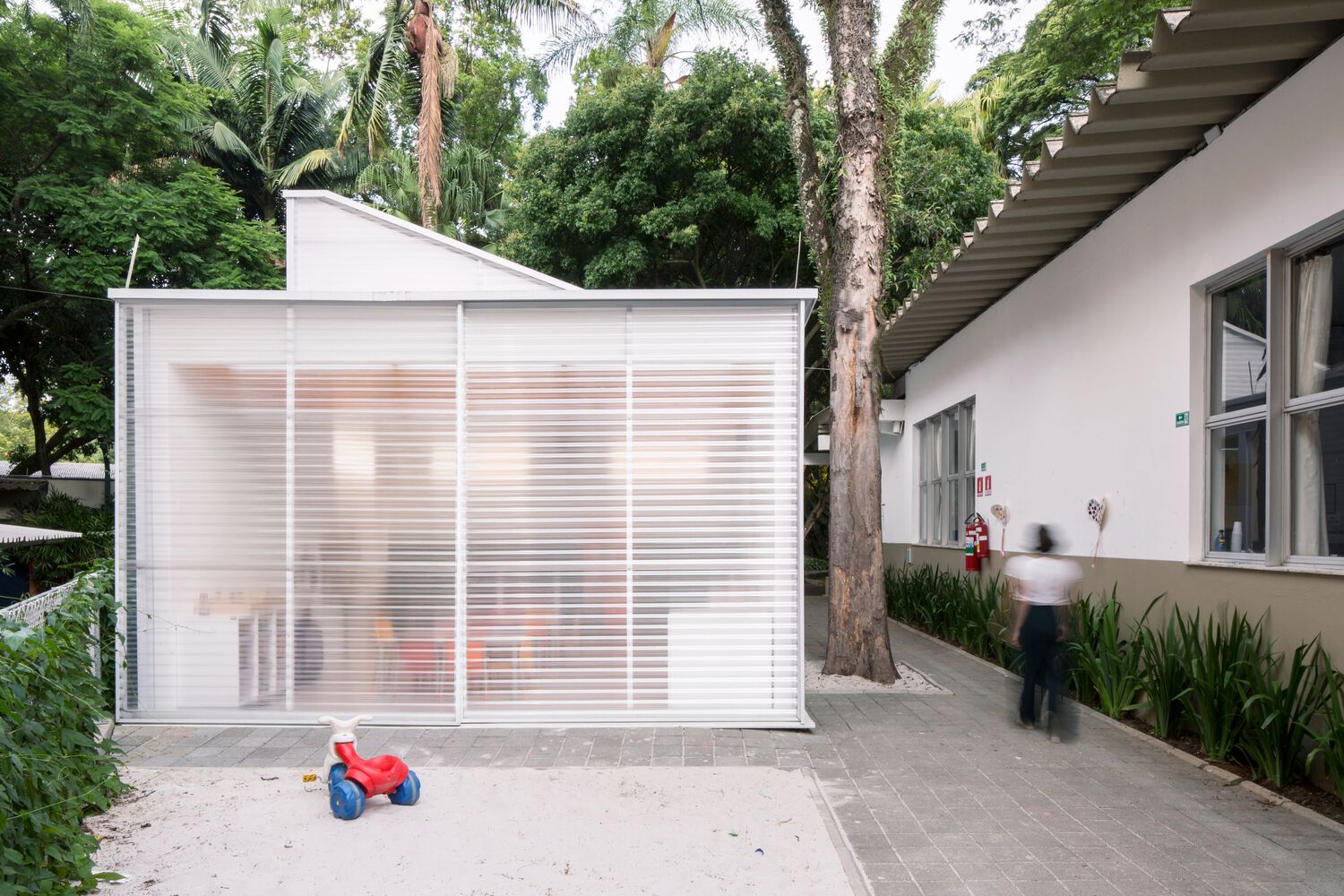 巴西幼儿园的绿意空间 · Pinheiros Club School-11