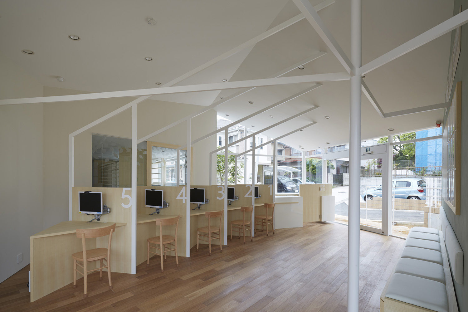 由于Yakuju Kamishirane 2 · sinato可能是特定的人名、地名、产品名等具有特定背景的内容，没有足够的语境信息难以准确翻译，暂时无法给出有效结果 丨日本神奈川丨构造设计寺戸巽海,照明设计FDS等-36