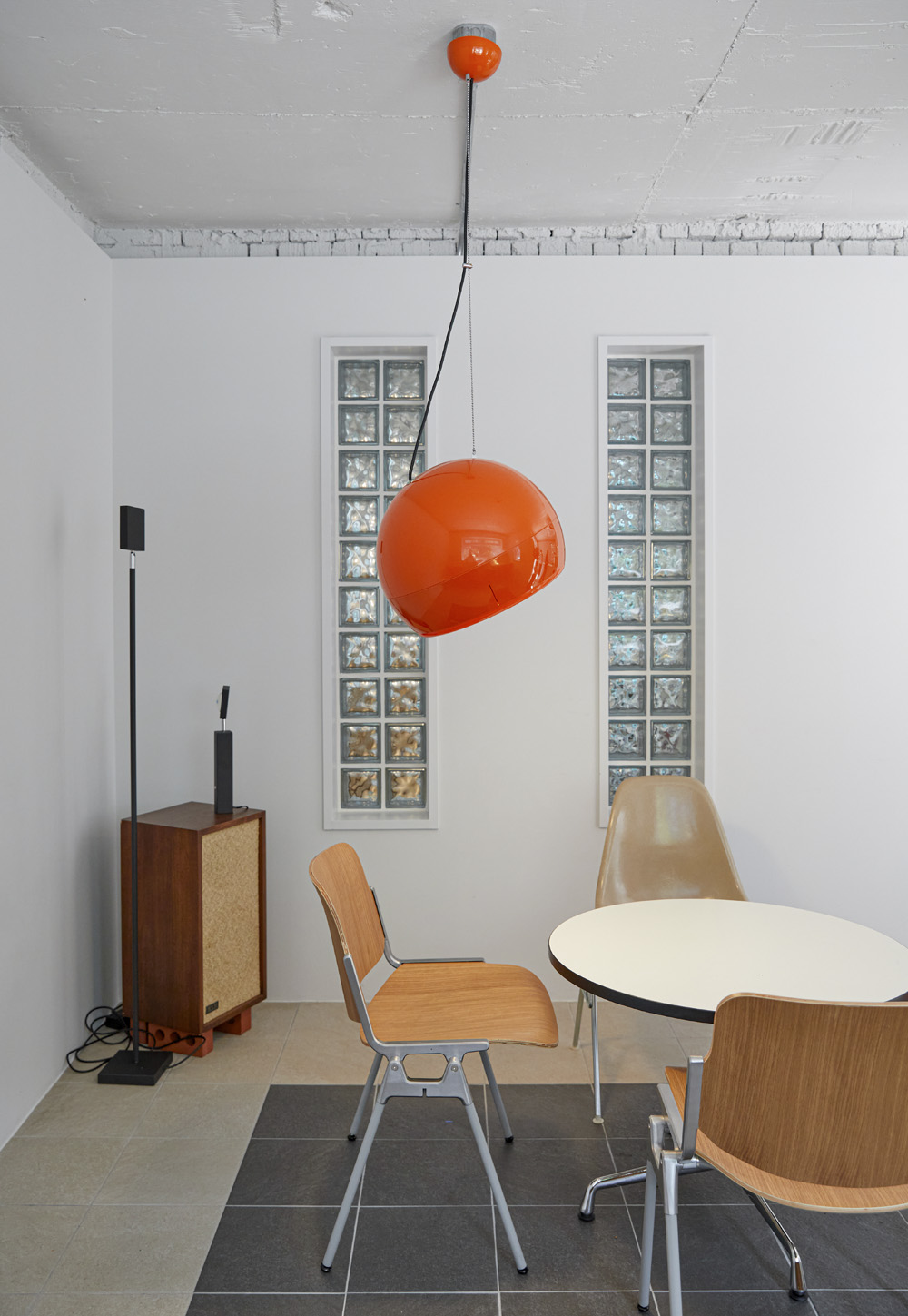 43 平米小户型的惊艳改造，极简主义的魅力展现-23