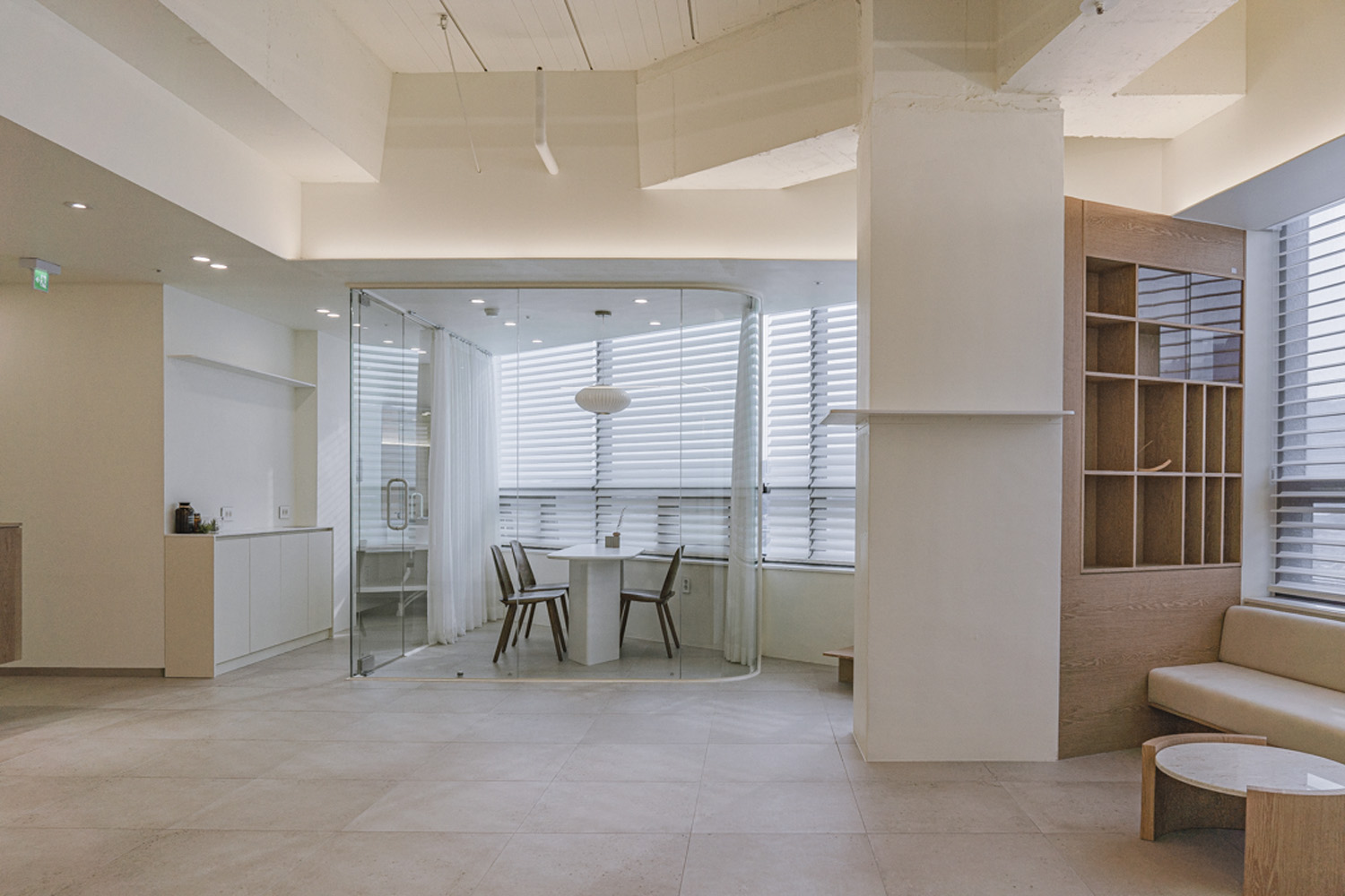 明亮简约的 55 平米牙科诊所设计-5