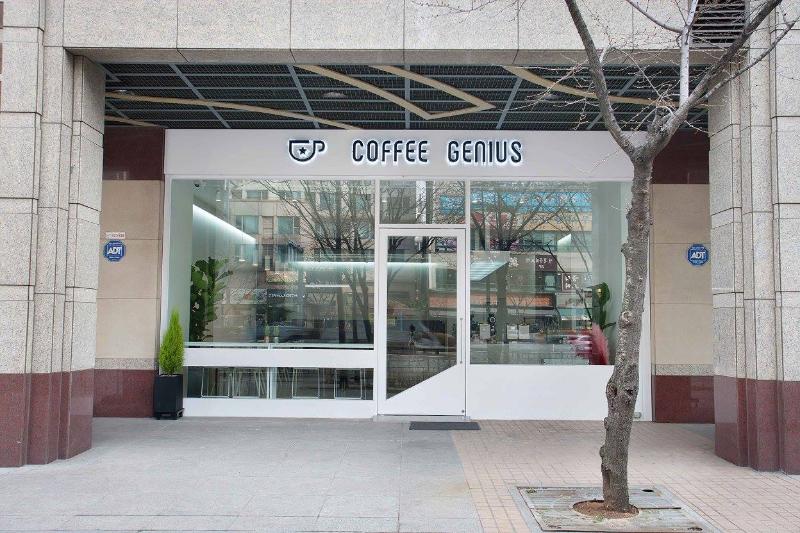 26 坪现代白色咖啡馆设计-2