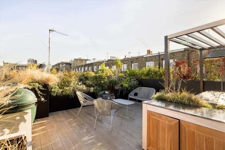 伦敦经典黑色砖石别墅 | 浪漫电影般的家庭空间-20