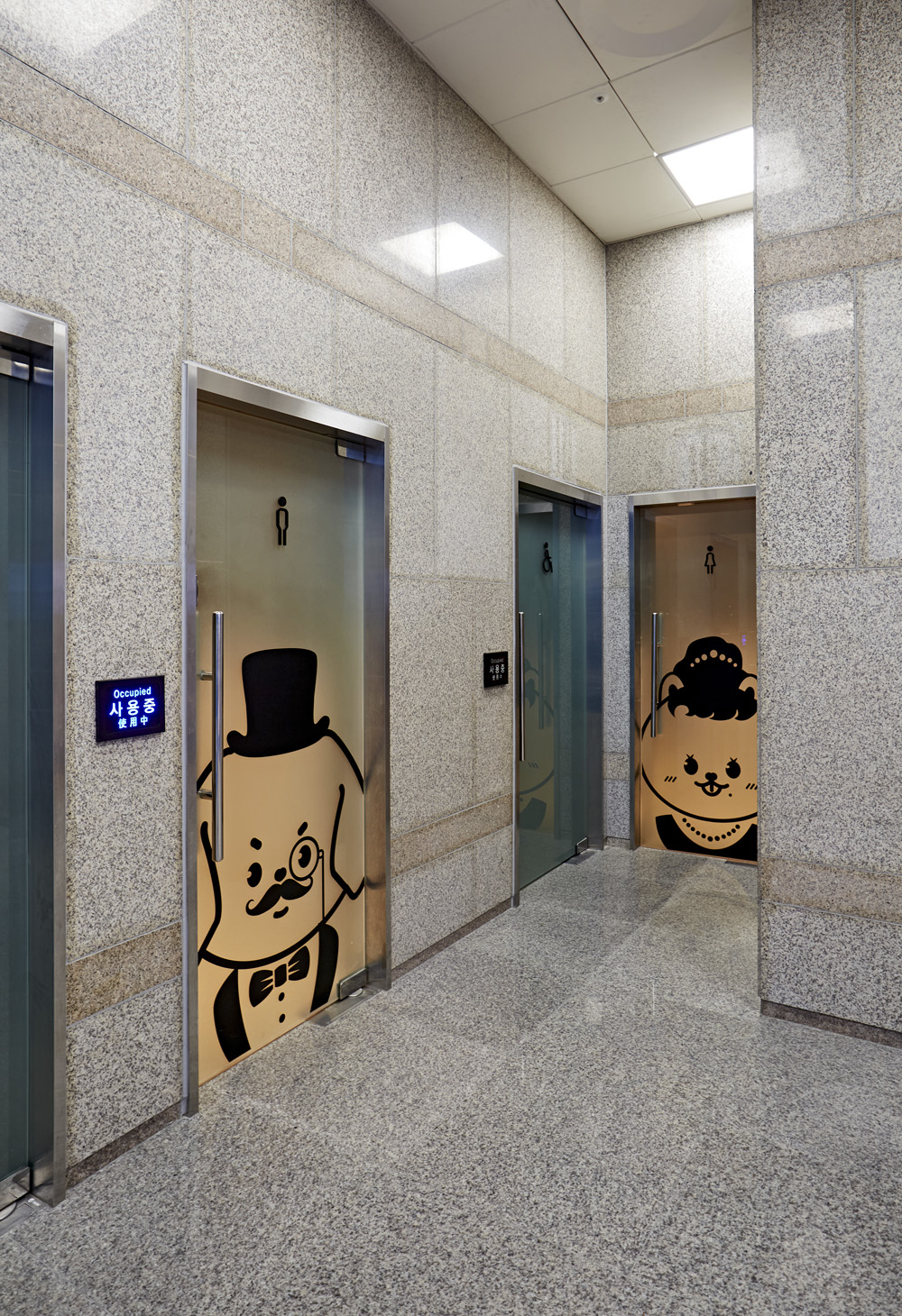 炫彩 GG 咖啡厅 | 视觉冲击与空间利用的完美结合-31