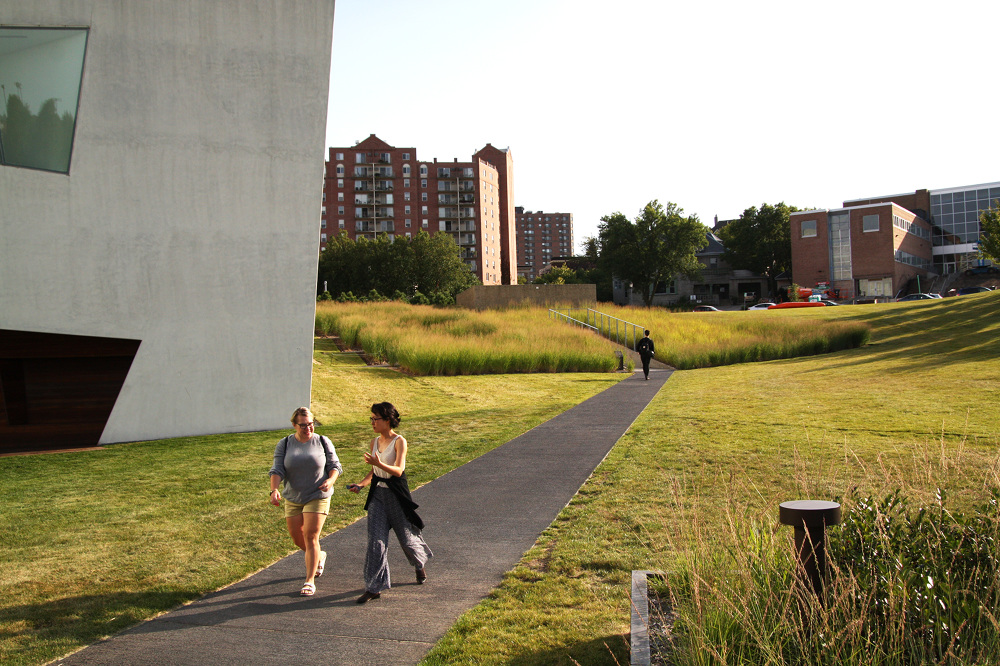 Walker Art Center<br>Minneapolis - Inside Outside-26