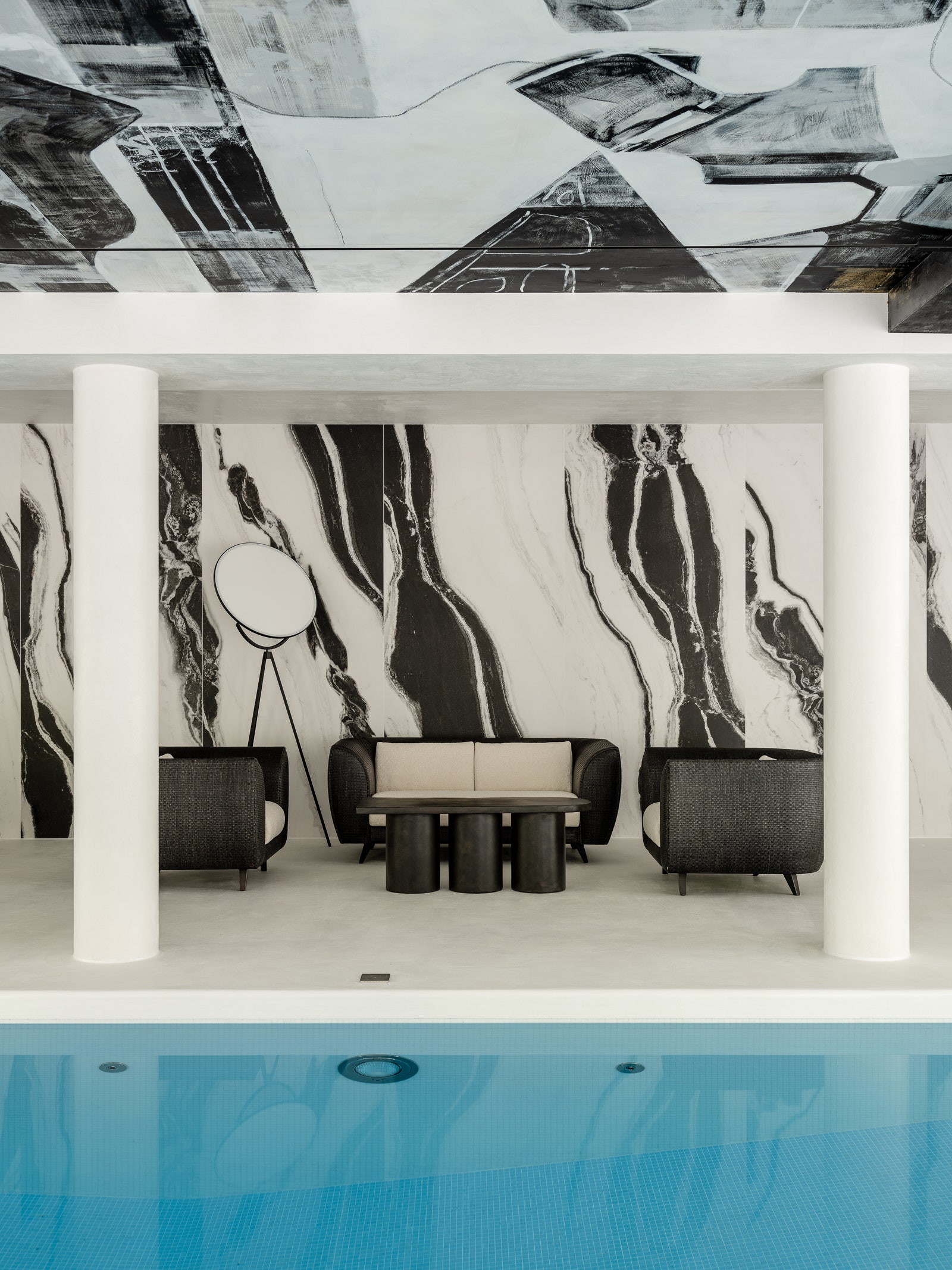 Une maison de campagne métamorphosée en villa de luxe avec piscine intérieure | AD Magazine-3