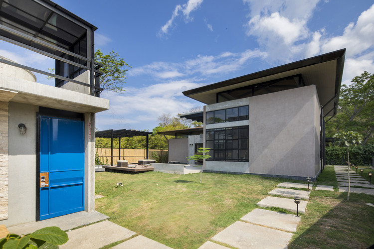 Yellow Door House NiHu Arquitectos-6