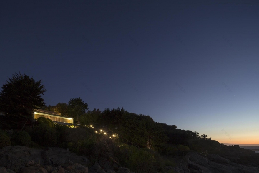 智利罗卡斯别墅 | 石头盒子中的宁静海景-47