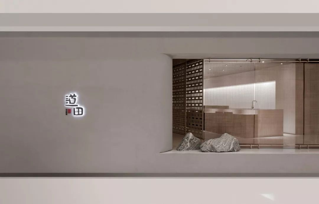 成都道田料理仁和春天店 | 炫彩玻璃诠释霓虹日料新风格-18