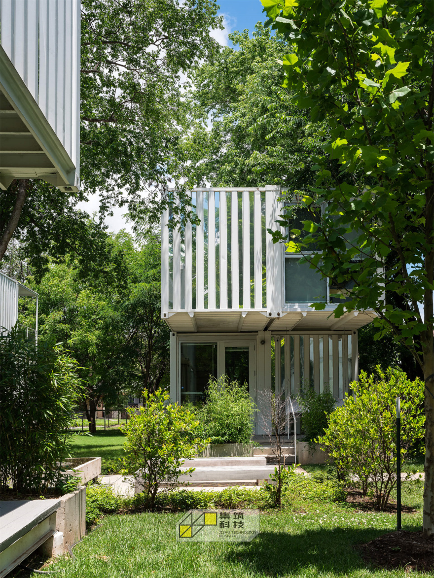 松鼠公园纯白镜面集装箱民宿丨美国俄克拉荷马城丨AHMM 建筑事务所-19