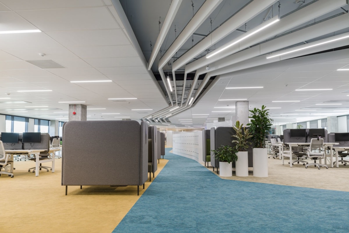 波兰 Skanska Krakow 办公室 · 绿色环绕,功能丰富的创新工作环境-19