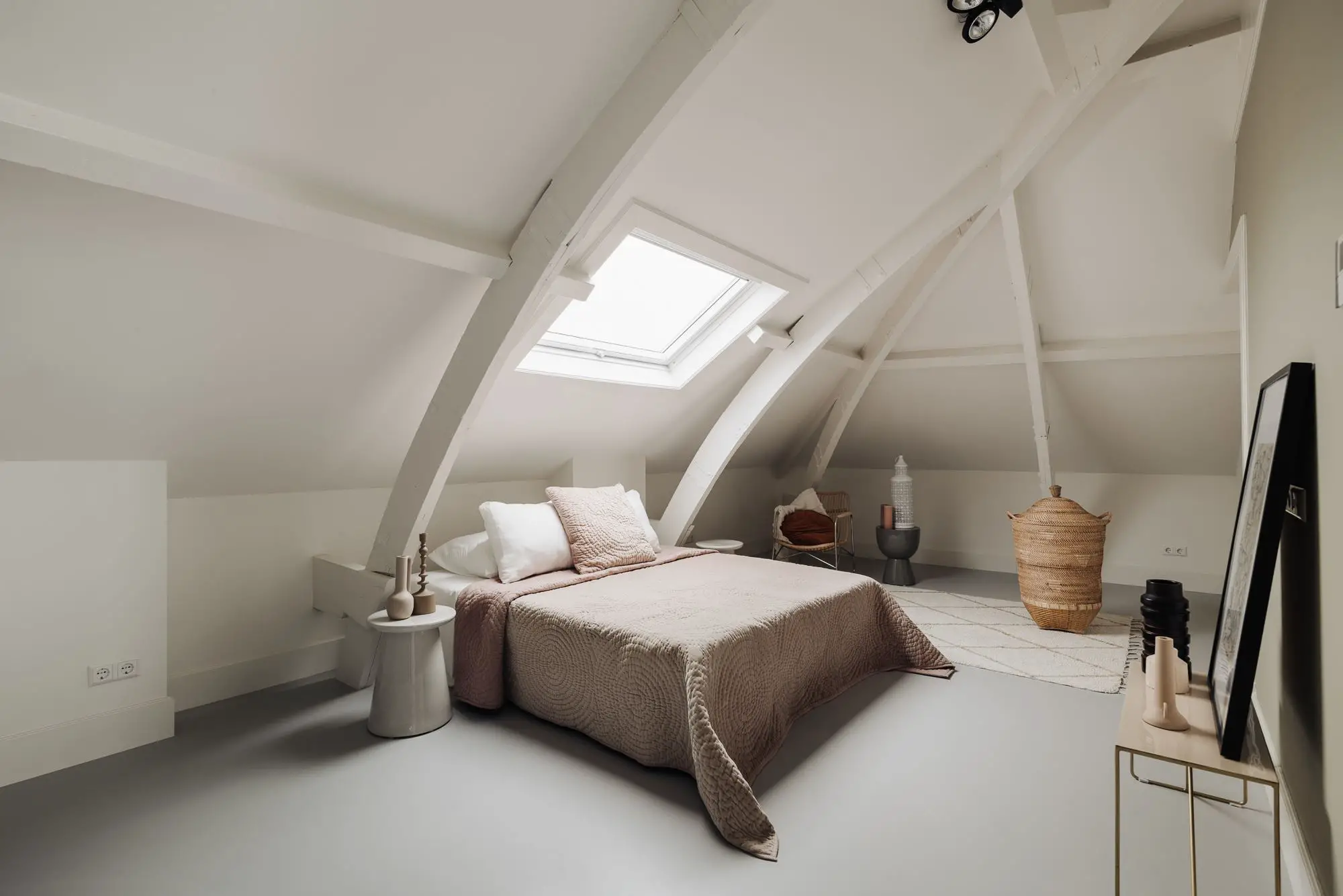 阿姆斯特丹多功能现代公寓,古老建筑的现代新生-15