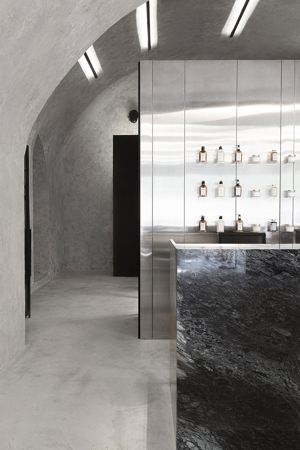 KULT纹身理发工作室,乌克兰 / Sivak+Partners-10