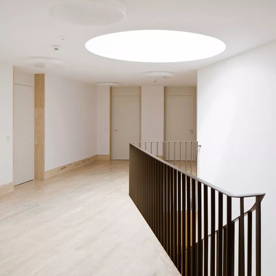 瑞士楚格 Frauensteinmatt 看护中心,和谐材质与景观融入的宜人空间-32