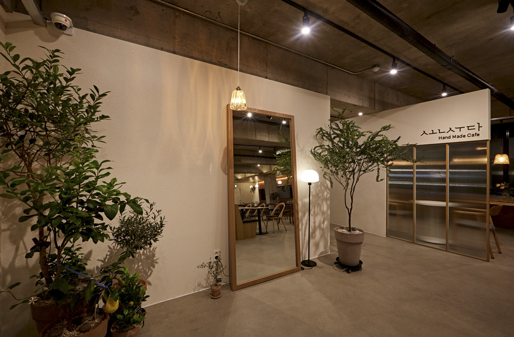 现代简约 80 平咖啡厅设计 点亮空间的艺术-23