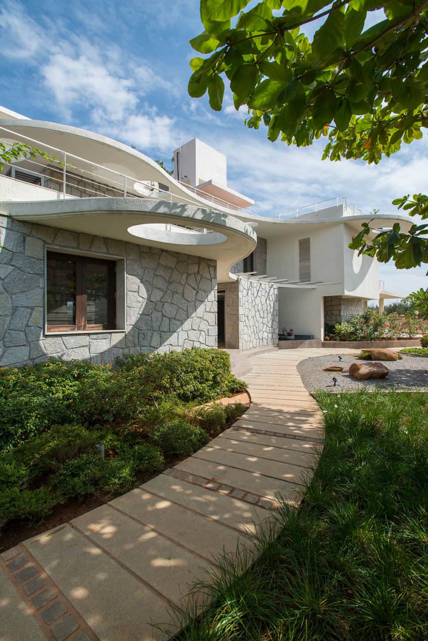 Clover Villa by Mistry Architects-0