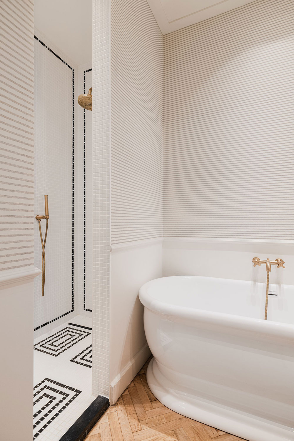 阿姆斯特丹时尚公寓 | 墙纸与设计的完美融合-17