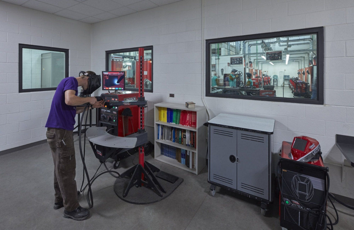 兰辛社区学院制造业卓越中心-15