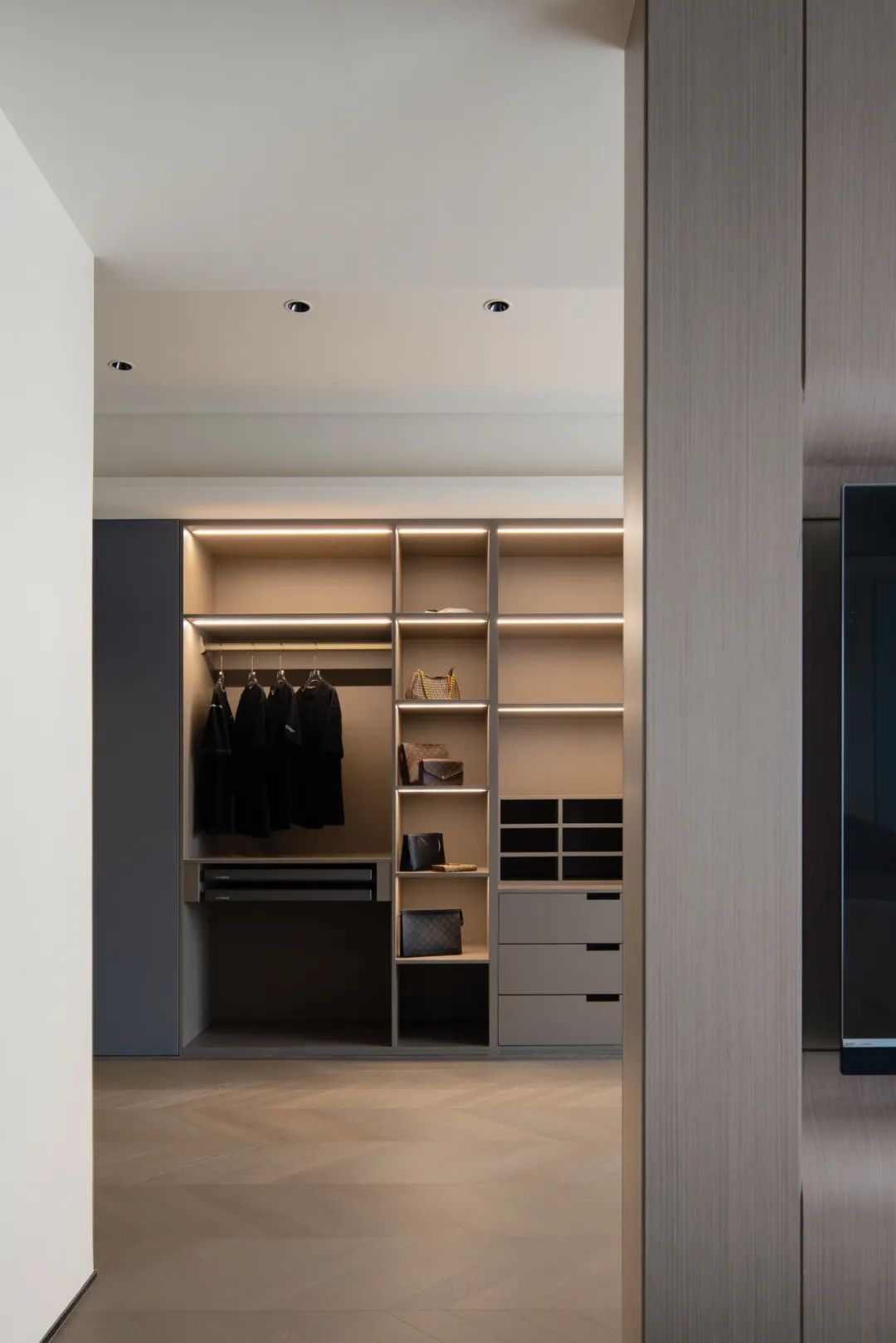 克莱因蓝的宁静 · 青创空间设计的 260㎡舒适家居丨中国浙江-37