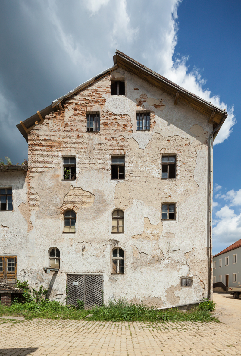 废弃酒厂重生,酒店设计演绎复古工业风-7