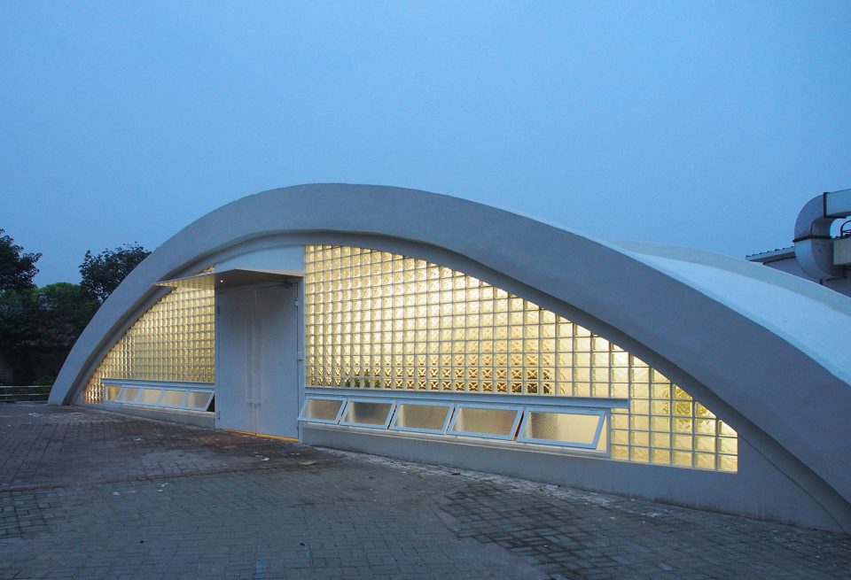 上海虹桥飞机库变招投大厅,光与玻璃砖的巧妙运用-41