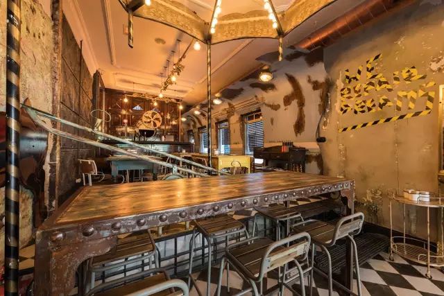 空间设计｜打造复古电影的怀旧感-9