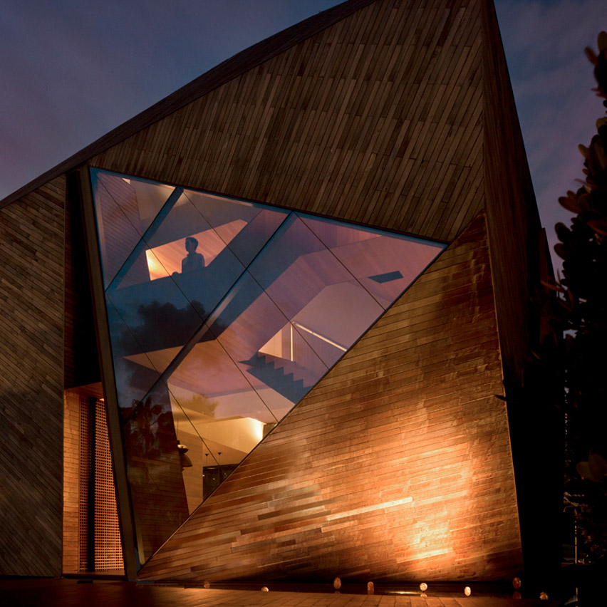 10 buildings with unusual windows that steal the limelight-34