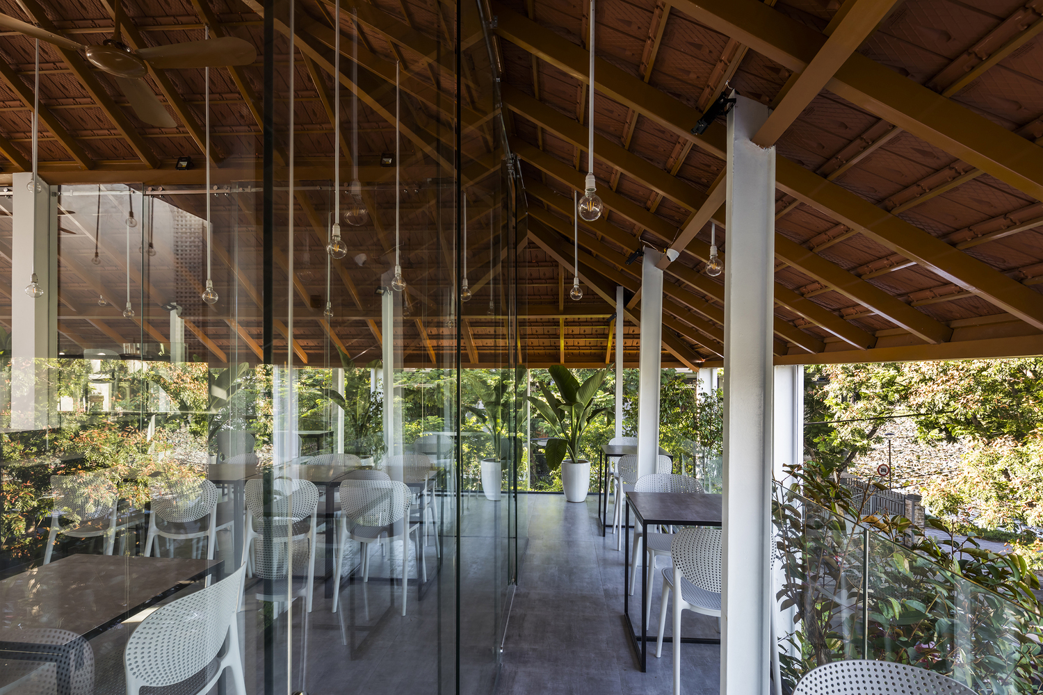 越南传统与现代交融的 O2 咖啡馆-15