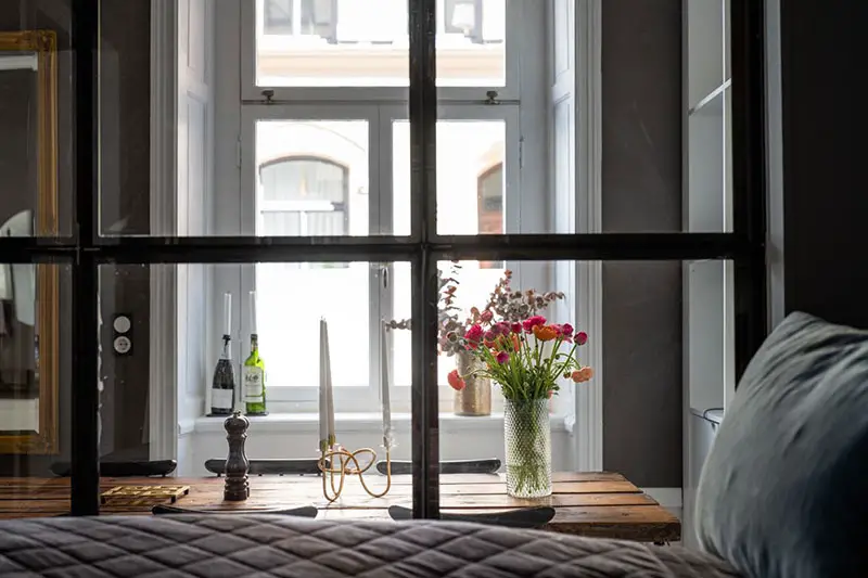 斯德哥尔摩大型工作室的玻璃卧室设计-16