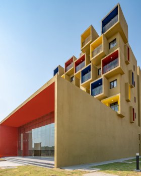 色彩立方的雕塑住宅丨印度丨Sanjay Puri Architects