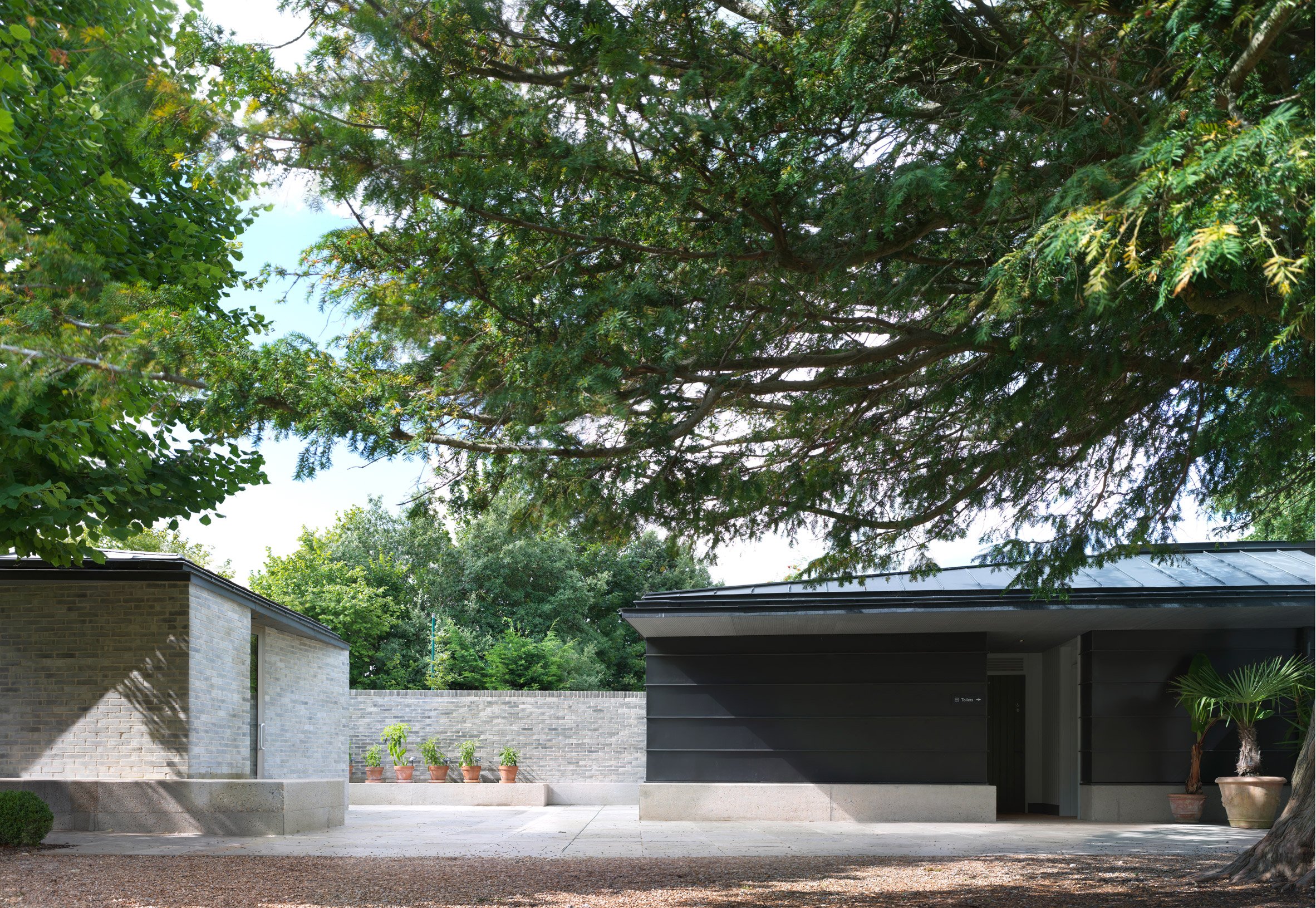 灰色砖与黑锌的巧妙融合，打造独特学习空间-21