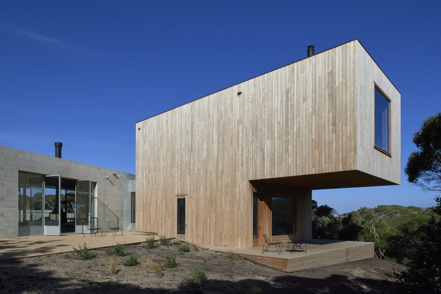 Contrasts And Duality Of Materiality Inform The Design Of House At Prickly Rocks - IGNANT-24