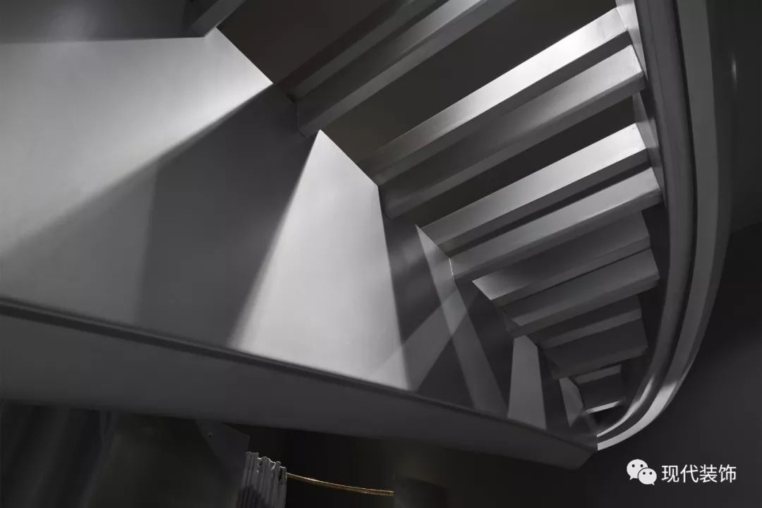 叶梹室内设计 | 充满现代感与未来感的服装体验店！-43