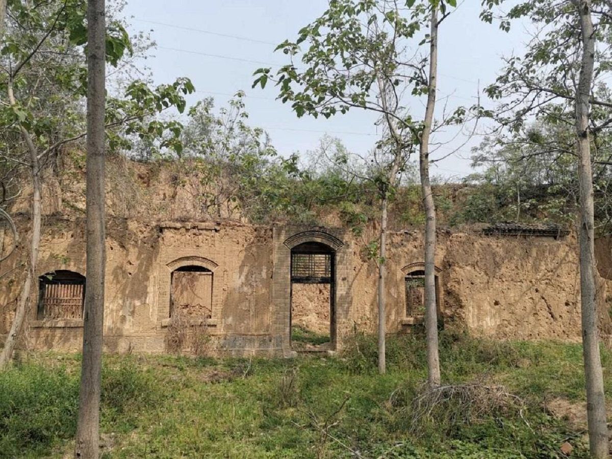 废墟中的图书馆-24