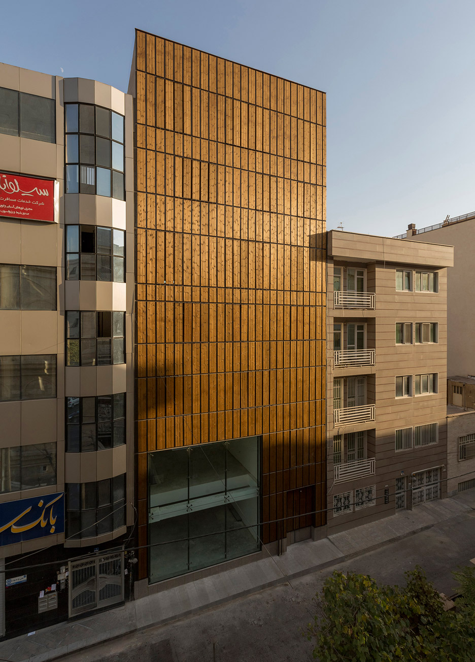 木百叶外立面赋予办公楼丰富的表情-6