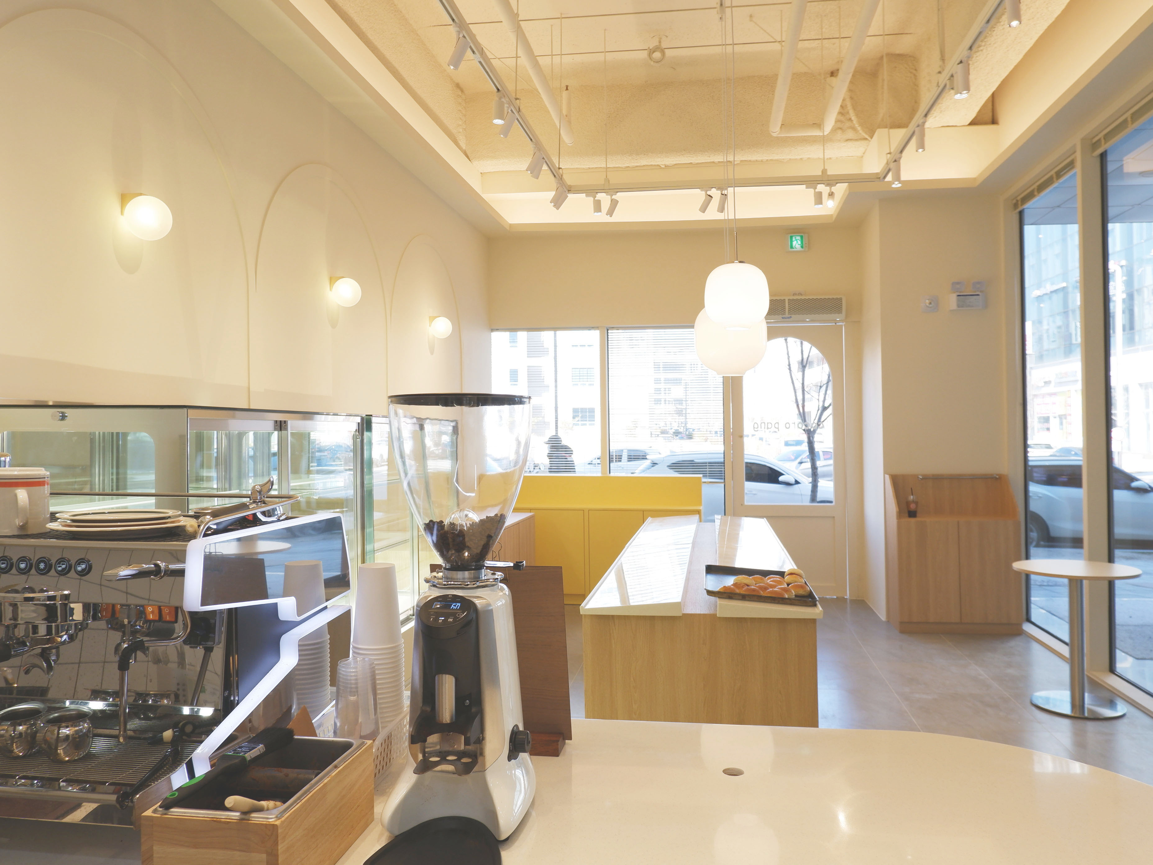 白色与木纹的绝美融合 | 22 平米小空间的无限可能-6