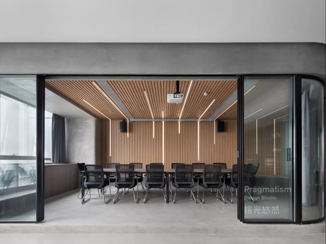 成都 V 派定制运营总部 | 极简前卫的办公空间设计-34