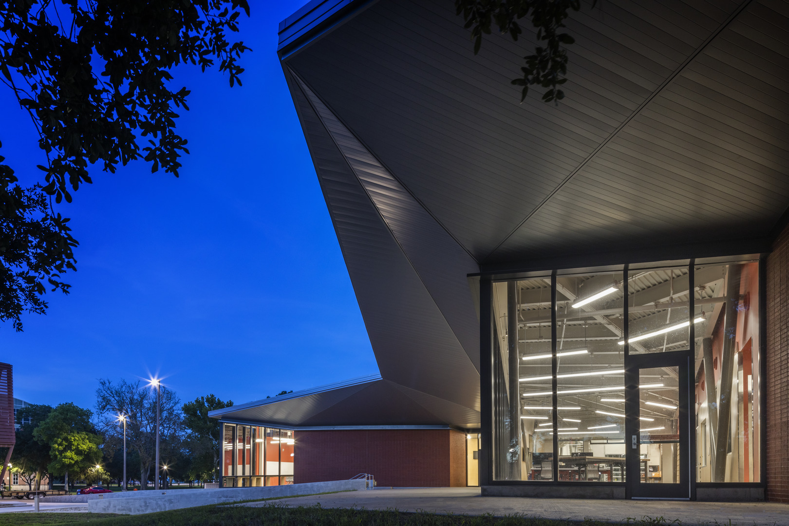 Prairie View A&M University Fabrication Center / Kirksey Architecture-33