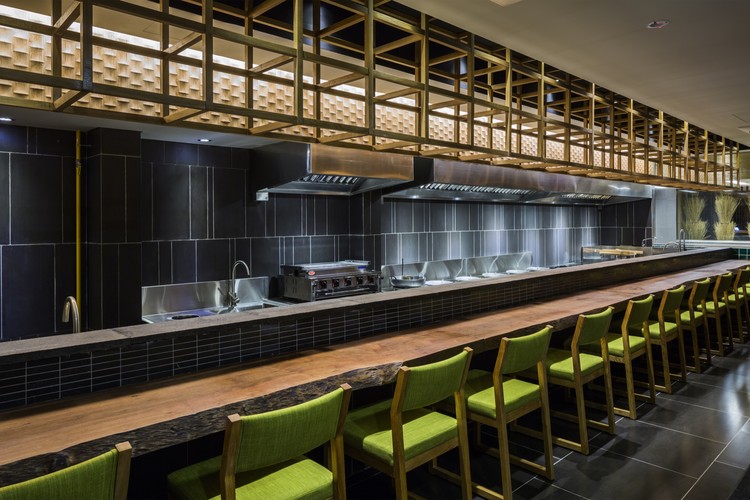 喧嚣中的宁静空间——越南胡志明市“Syunkato Soba”餐厅设计-23