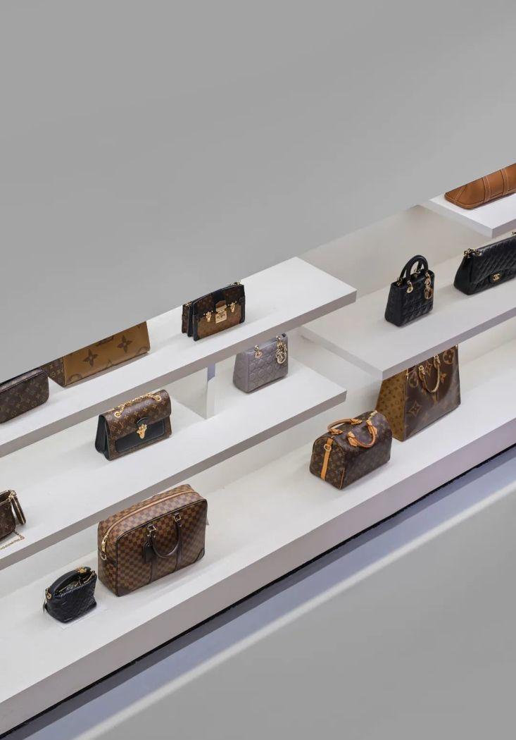 AO×DESIGN 奢侈品店的悬浮桥梁设计-18