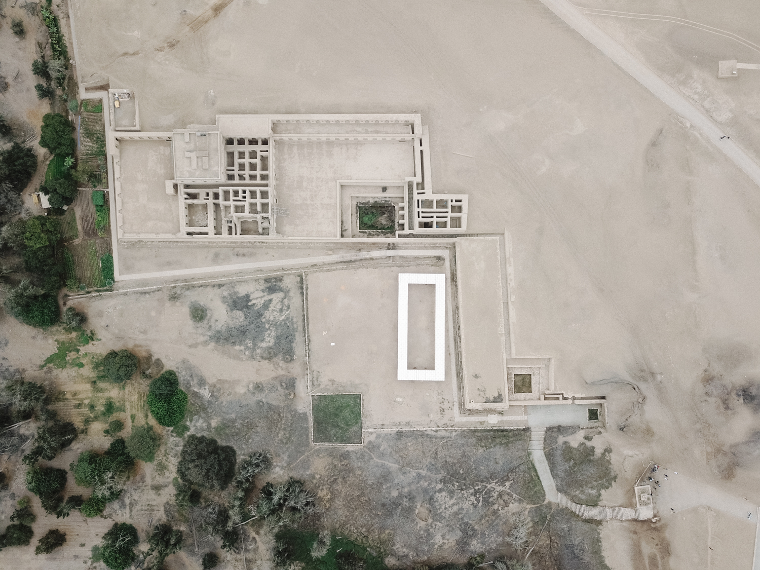 秘鲁帕查卡马克考古遗址的儿童与考古学家共享空间-33