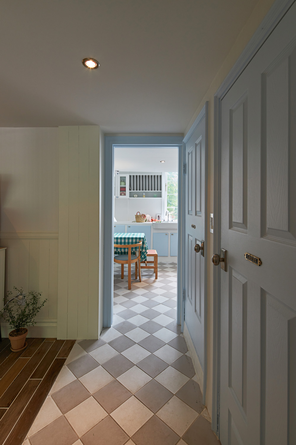 欧洲家庭住宅 | 水源咖啡厅的温馨设计-21